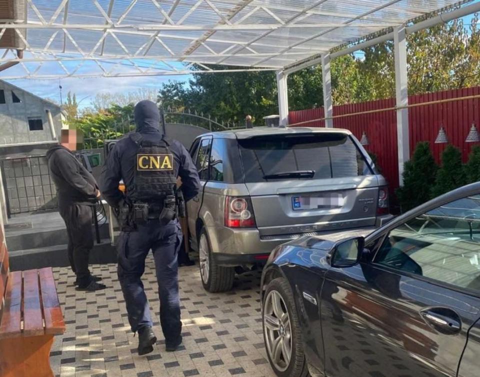 Un fost angajat al ASP din Călărași, reținut de CNA în dosarul de corupție sistemică la eliberarea permiselor de conducere