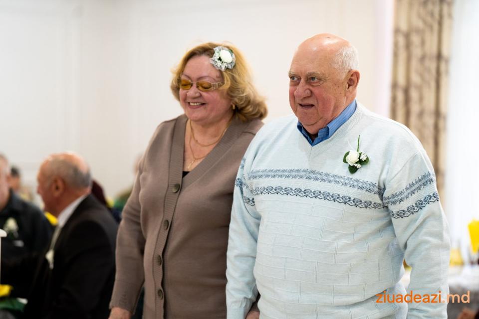 Cuplurile jubiliare și seniorii din Cahul sunt invitați să se înregistreze la Primărie