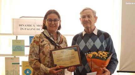 Profesorul Vasile Curjos a prezentat volumul „Repere metodice la Chimie pentru elevii claselor VII–IX”