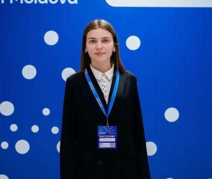 Студентка Государственного университета имени «Б. П. Хашдеу» из Кагула получила правительственную стипендию на 2025–2026 учебный год