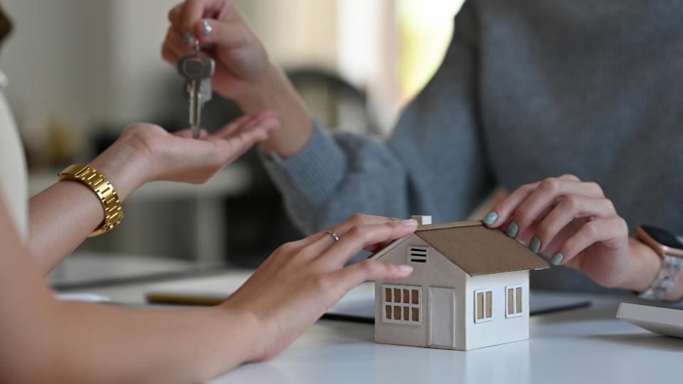 Tranzacțiile imobiliare din Republica Moldova ating un minim istoric, în timp ce creditele ipotecare cresc la un nivel record