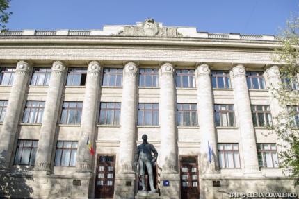 Peste 1 milion de pagini din manualele școlare din Moldova și România vor fi digitalizate