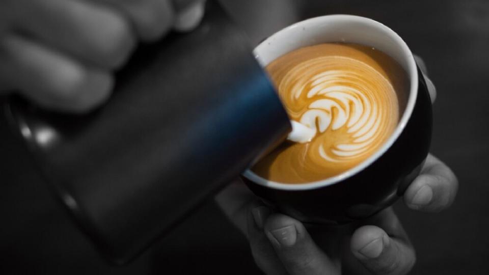 Ce se întâmplă cu corpul uman dacă bei cafea în fiecare dimineață pe stomacul gol