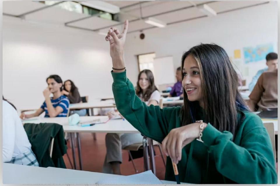 110 elevi și studenți de etnie romă vor primi burse de merit în anul de studii 2025–2026
