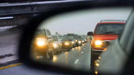  Începând cu 1 noiembrie șoferii sunt obligați să circule cu farurile aprinse pe timp de zi