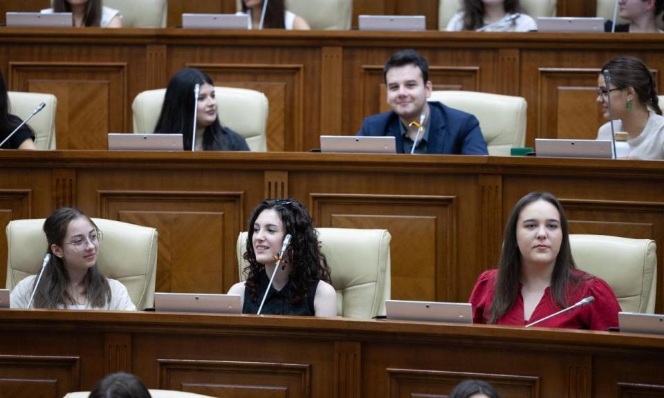 Ce trebuie să faci dacă ai o inițiativă legislativă și vrei ca ea să fie discutată în Parlament