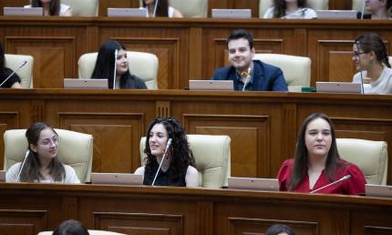 Ce trebuie să faci dacă ai o inițiativă legislativă și vrei ca ea să fie discutată în Parlament