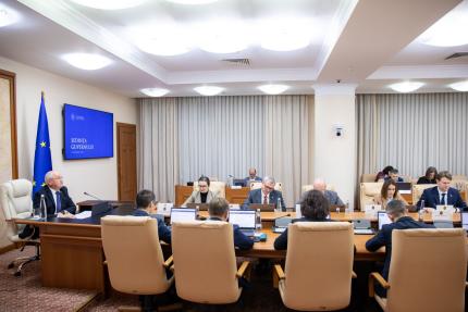 Rectificare bugetară 2025: Mai mulți bani pentru pensii, profesori și compensații la energie