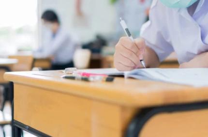 Elevii alolingvi cu certificat B2 ar putea primi nota „10” din oficiu la Limba română