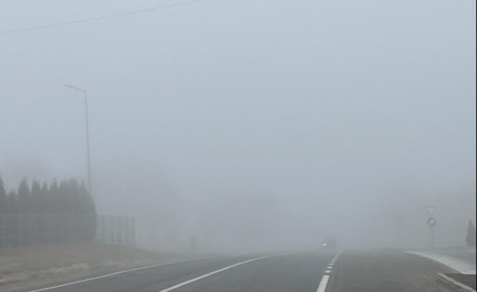 Ceață densă pe drumurile naționale. Autoritățile cer prudență maximă în trafic