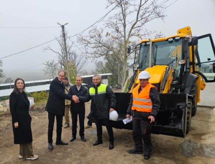 Sprijin german pentru infrastructura de apă din Cahul. Buldoexcavator de 100.000 euro, livrat către Apă-Canal