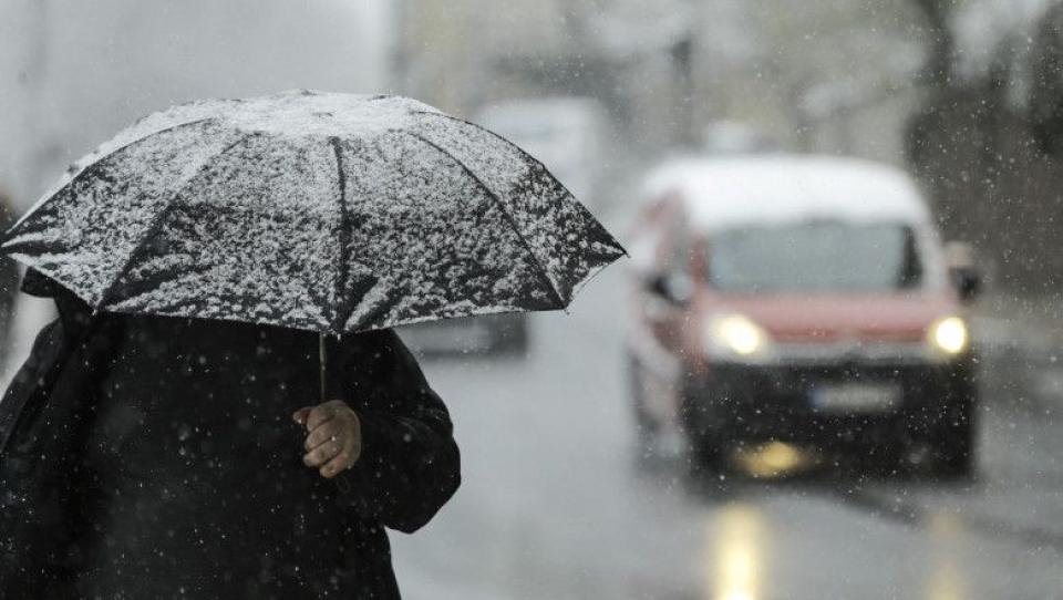 Cod galben de iarnă timpurie: lapoviță, ninsoare și polei pe drumurile din țară