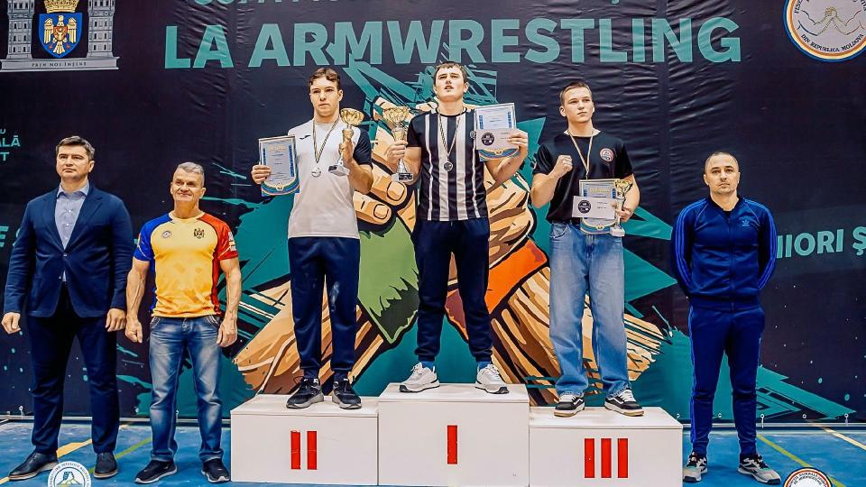 Forță și medalii pentru sportivii ARMS Cahul la Cupa Open Chișinău la Armwrestling