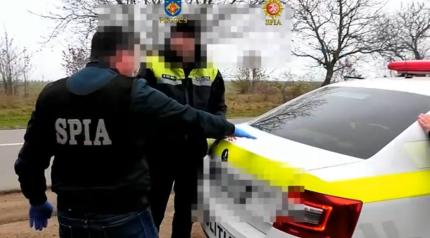 Doi angajați ai INSP reţinuţi pentru corupere pasivă în urma unui denunţ la Linia anticorupţie /VIDEO