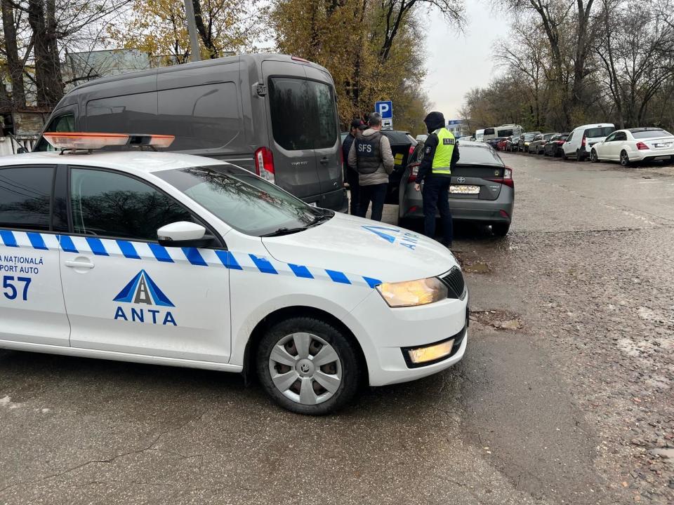 Amenzi de peste 15 mii lei aplicate contribuabililor care prestează servicii de taxi cu abateri de la legislație