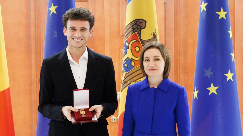 Artistul Gabriel Nebunu a fost decorat cu medalia „Meritul Civic” de Președinta Republicii Moldova