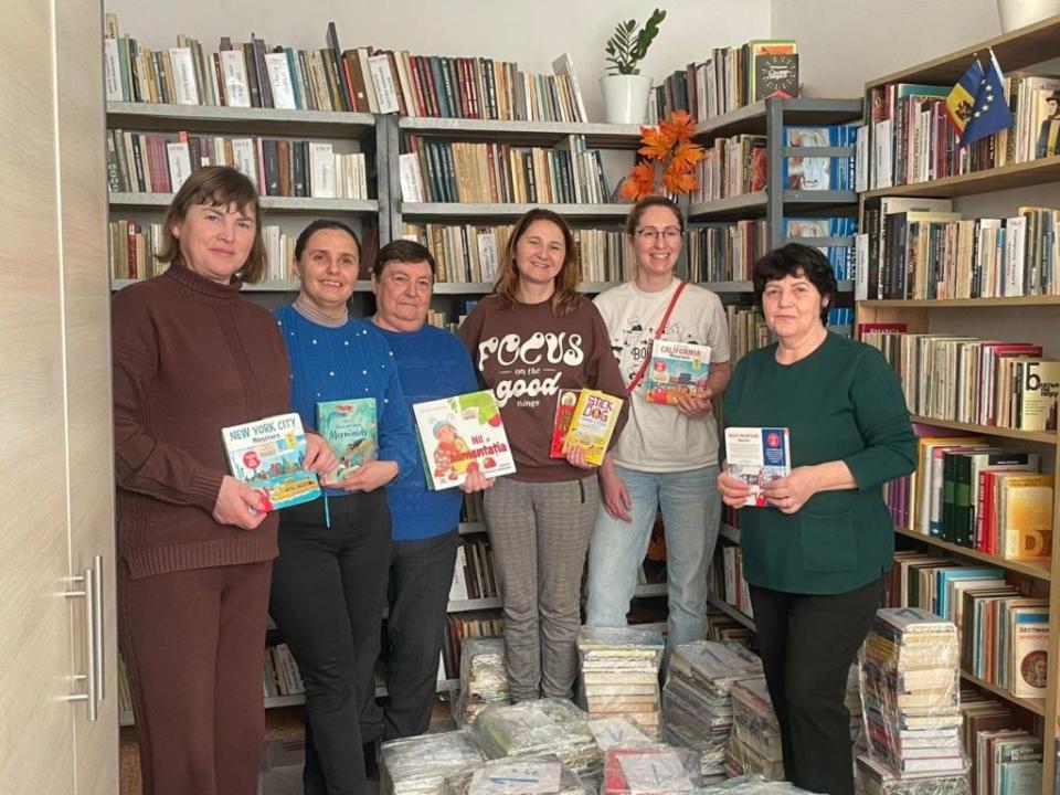 Donație de carte la Biblioteca Publică Raională Cantemir
