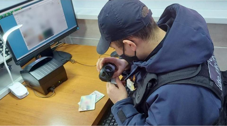 Permis de conducere falsificat, depistat la PTF „Cahul”