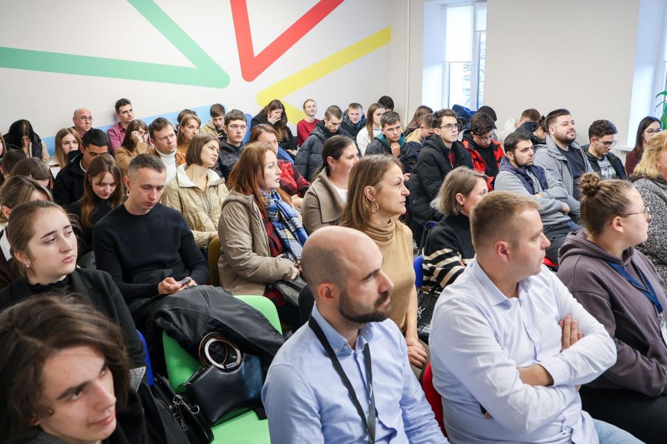 Peste 9.000 de persoane din sudul Moldovei au beneficiat de programele Centrului Inotek în 2025