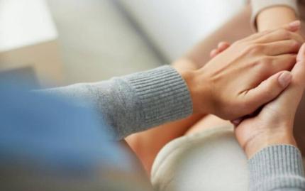 Centre de zi, spălătorii sociale și suport psihologic – Guvernul extinde rețeaua de servicii sociale