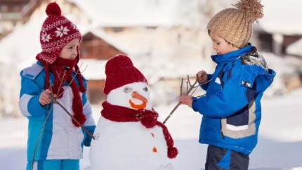 Elevii intră de joi, 25 decembrie, în vacanța de iarnă: Când vor reveni la ore