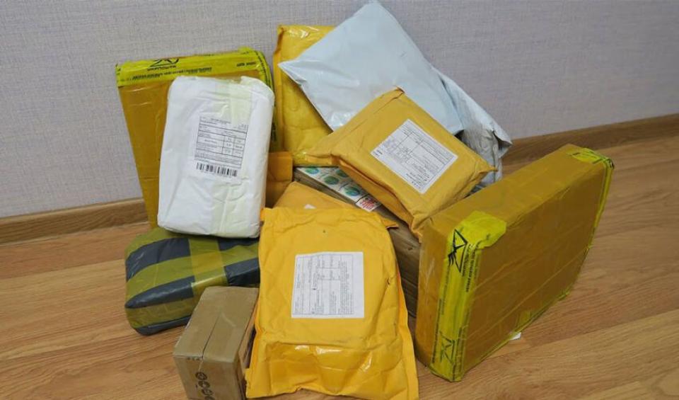 Guvernul propune TVA și taxă fixă pentru coletele sub 150 de euro