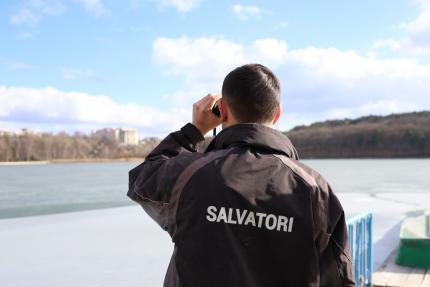 Atenționare IGSU: Gheața subțire de pe râuri și lacuri pune vieți în pericol