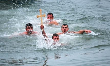 Poliția de Frontieră: Scăldatul în Prut și Nistru este interzis, inclusiv de Bobotează