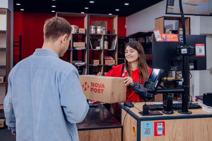 10,1 milioane de colete livrate, 915.194 de clienți, 60,5 milioane de lei achitați sub formă de taxe și 41,5 milioane de lei investiți — rezultatele Nova Post în Moldova pentru anul 2025