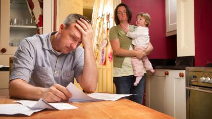 Tarifele la energia electrică ar putea crește. Doi furnizori au cerut majorări la ANRE