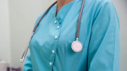 Peste 3 500 de lucrători medicali fac naveta. Statul le achită transportul