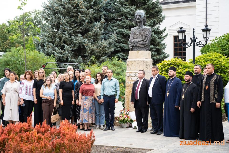 Cetățenii din Cahul invitați la depuneri de flori în memoria lui Grigore Vieru