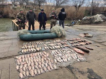 Cetățean moldovean, reținut de ucraineni pe lacul Cahul cu 770 de metri de plase. Prejudiciu de circa 12000 euro