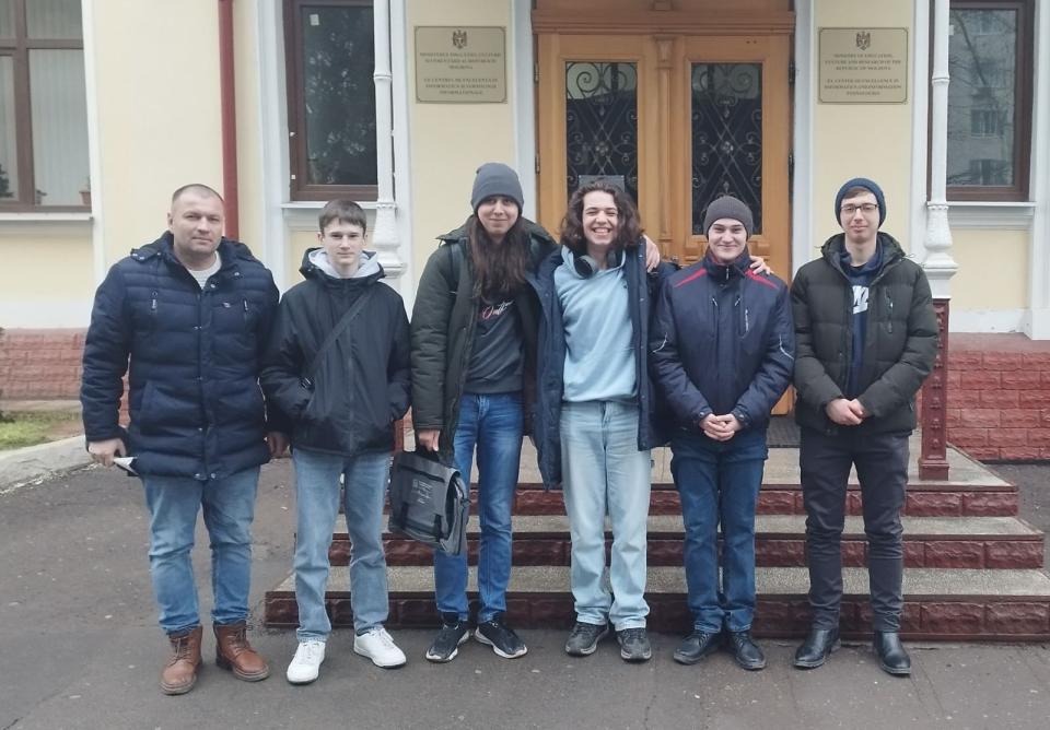 Elevii Colegiului „Iulia Hasdeu” din Cahul, premiați la Olimpiada de Informatică