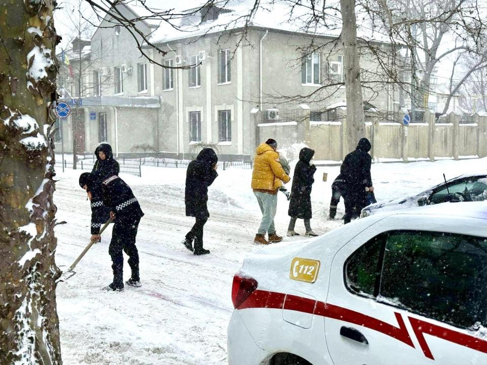 Carabinierii au intervenit la Cahul pentru gestionarea situațiilor generate de ninsorile abundente și condițiile meteo dificile