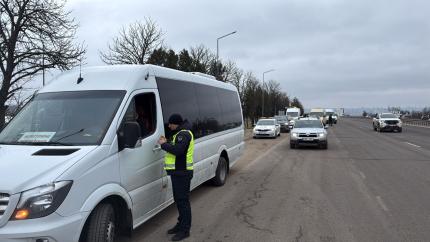 Peste 20 de încălcări constatate în prima zi a campaniei de monitorizare a transportului rutier de persoane
