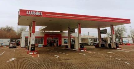 Imposibilitatea plății cu cardul la stațiile LUKOIL: Conturile companiei, blocate din cauza neconcordanțelor de date