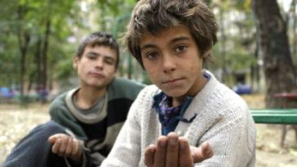 Copii exploatați prin cerșetorie: legislația pedepsește adulții, dar cazurile sunt greu de documentat