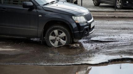 Mașină avariată din cauza gropilor? O avocată din Cahul explică cum poți cere despăgubiri