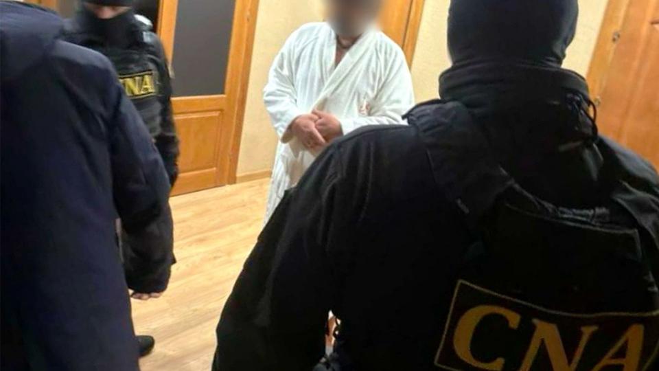 Bărbat din Chișinău, reținut de CNA într-un dosar privind finanțarea ilicită a partidelor politice