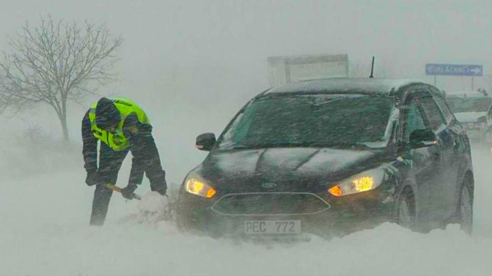 Zeci de șoferi ajutați în ultimele 24 de ore de Angajații Direcției Patrulare „Sud” INSP