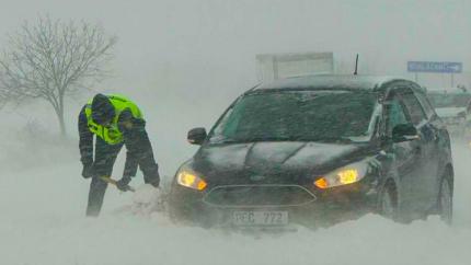 Zeci de șoferi ajutați în ultimele 24 de ore de Angajații Direcției Patrulare „Sud” INSP