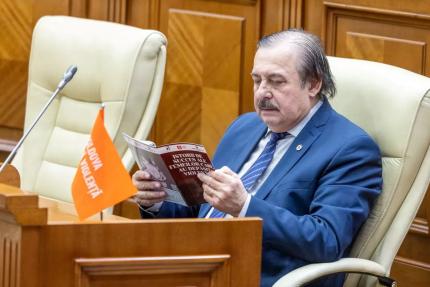 Nicolae Botgros renunță la mandatul de deputat