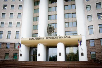 Proiect în consultări: Parlamentul ar putea suspenda activitatea APL în anumite condiții