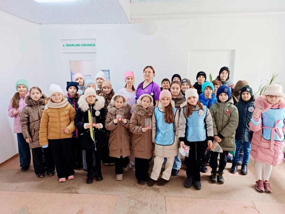 Elevii Școlii „A. Donici” au adus speranță și culoare în spitalul din Cahul