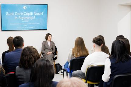 Maia Sandu, în vizită la Cahul: discuții cu tineri despre siguranța online și planuri pentru Spitalul Regional