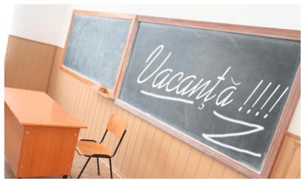 Profesorii nu vor mai fi obligați să vină zilnic la școală în vacanțe