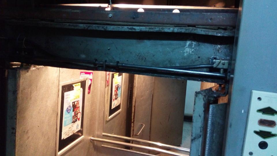 40 de ascensoare din blocurile locative din țară vor fi înlocuite sau modernizate printr-un program pilot guvernamental