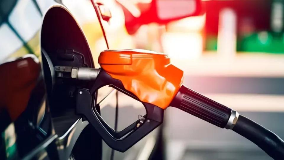 Carburanții se scumpesc din nou: cât vor costa benzina și motorina pe 13 martie