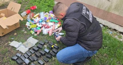 Captură de peste 10 kg de droguri, ridicate din colete mascate ca produse alimentare /VIDEO